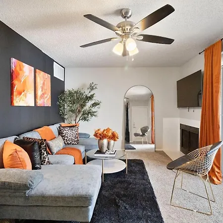 10 Min To Dt 2King Bed Pool Apartment